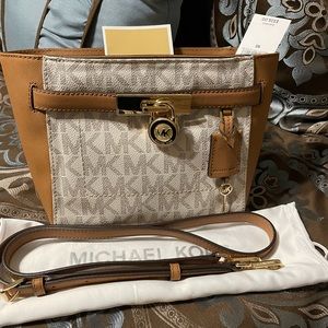 Michael Kors Hamilton Traveler Messenger Purse